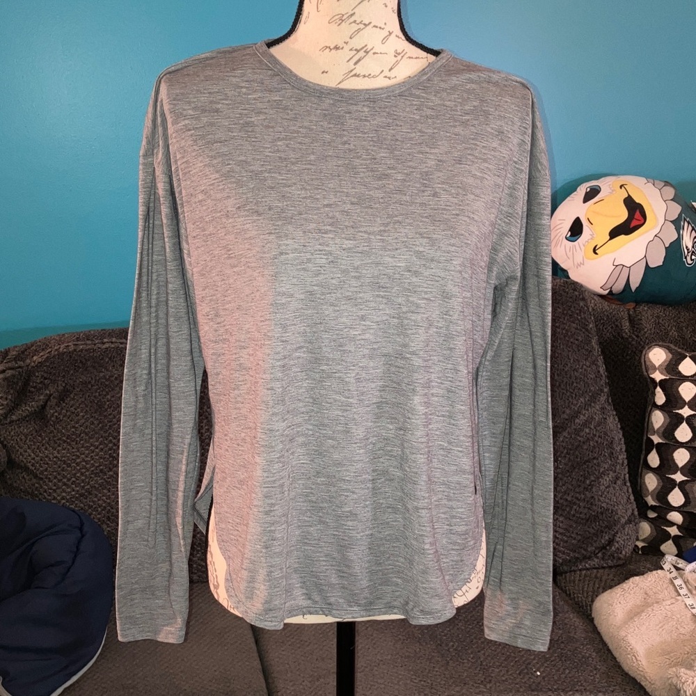 🎉4 for $20 Under Armour Long Sleeve Tee, Small